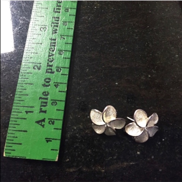 Solid Sterling silver earrings from Hawaii - Picture 2 of 3